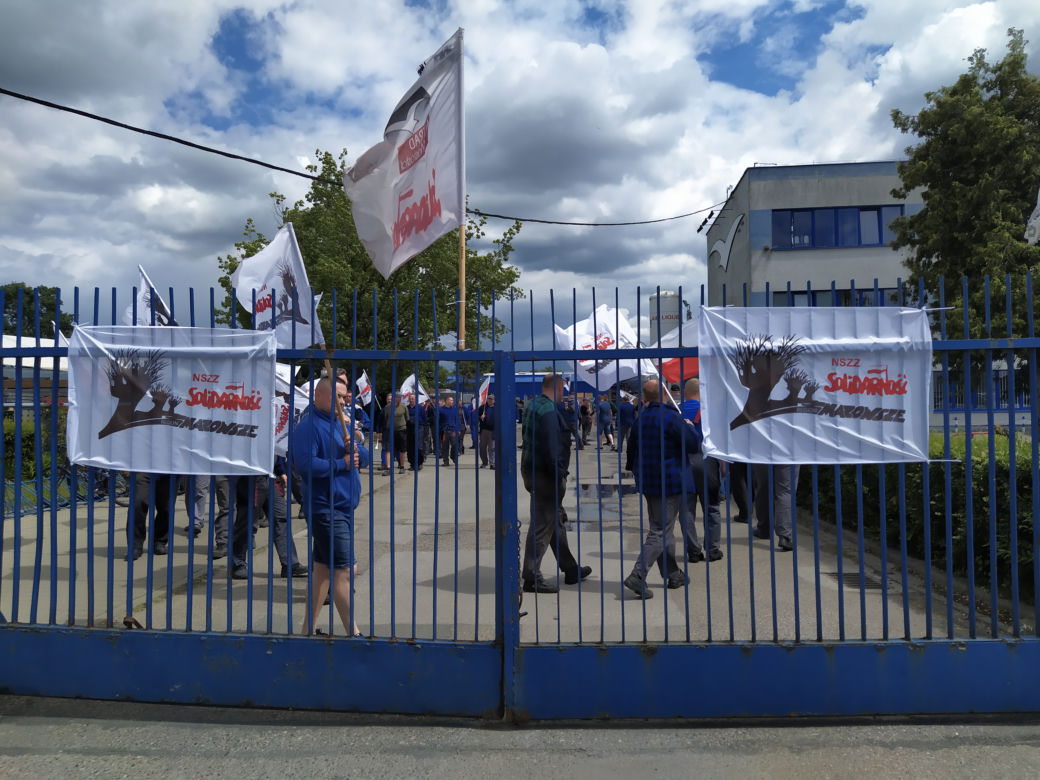 Trwa strajk generalny w Altrad Mostostal. Protestujących poparli związkowcy z Mostostalu Siedlce - zobacz zdjęcia!