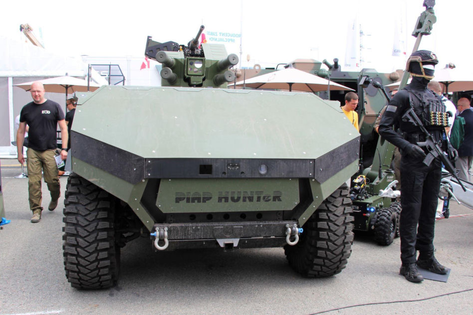 Pojazd bezzałogowy PIAP HUNTER z wieżą Grupy WB na Eurosatory 2024
