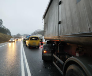 Poważny wypadek w Kromerowie na DK 16. Kilka osób jest rannych [ZDJĘCIA]