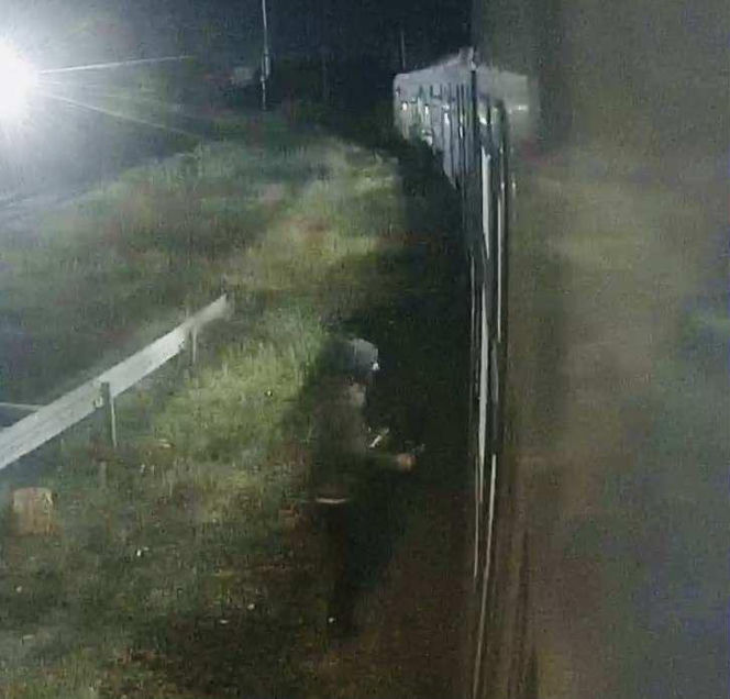 Niszczył farbą pociągi w powiecie rawickim. Przyjeżdżał specjalnie z Wrocławia