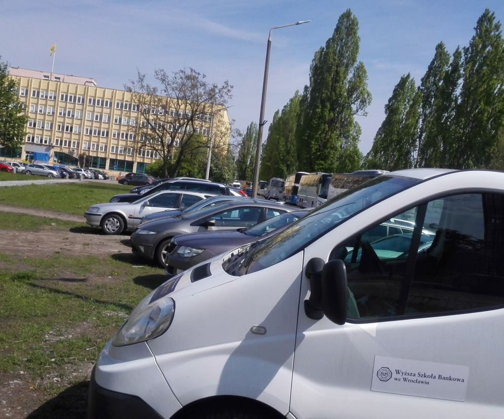 Za część parkingów w centrum Wrocławia płacimy nielegalnie? Zobacz!