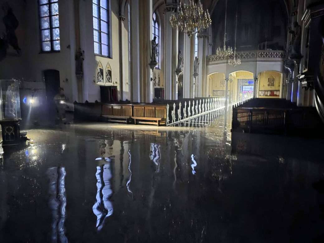 Potop w kościele w Mysłowicach. Zalana świątynia i ogromne straty