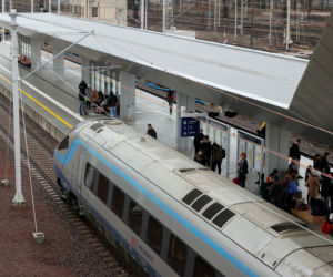 Pierwszy pociąg wjechał na Dworzec Zachodni. Wielkie otwarcie w poniedziałek