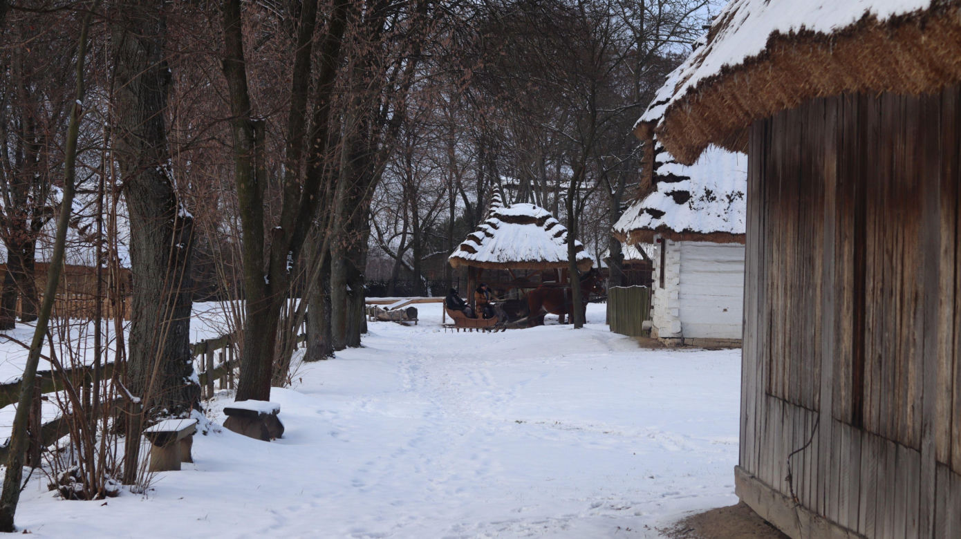 Cicho i wszędzie biało. Tak prezentuje się skansen w Lublinie w zimowej odsłonie! [GALERIA]