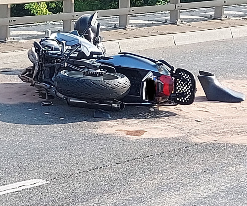Wypadkowej środy cd. Zderzenie motocykla z osobówką, wiadukt zablokowany!