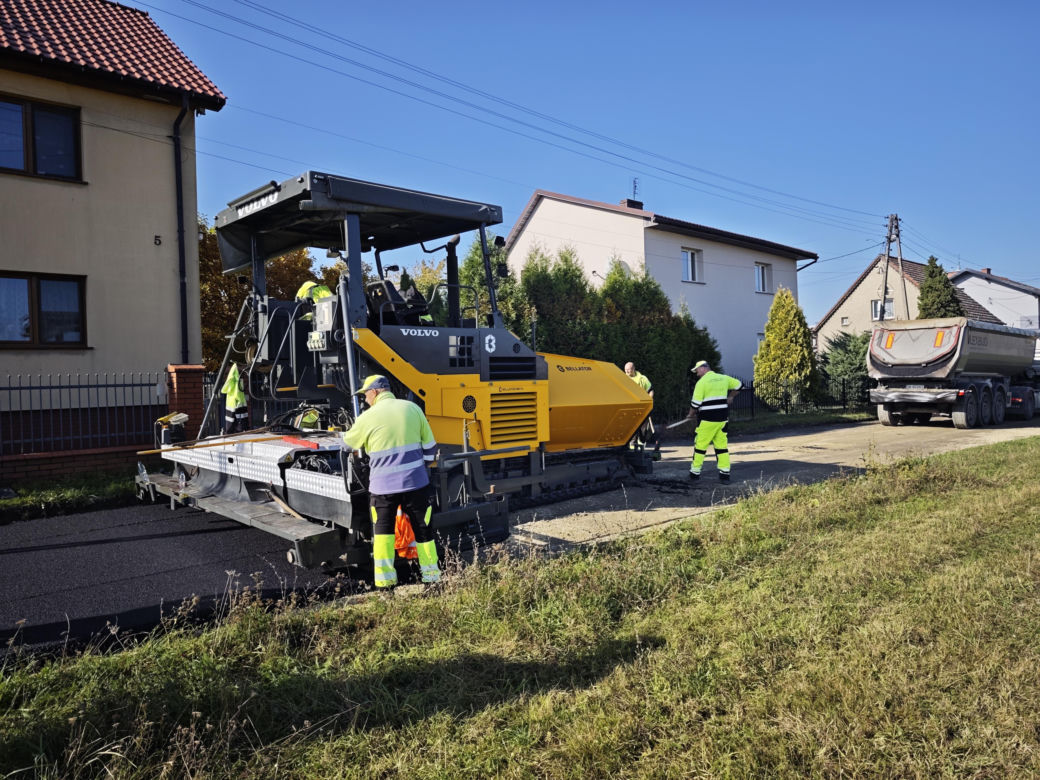 Zaorana ulica w Gliwicach - Ostropie ponownie została wylana asfaltem