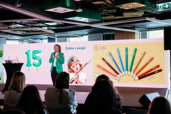 Talent, emocje i odwaga na jednej scenie. Żabka świętuje 15 lat programu stypendialnego