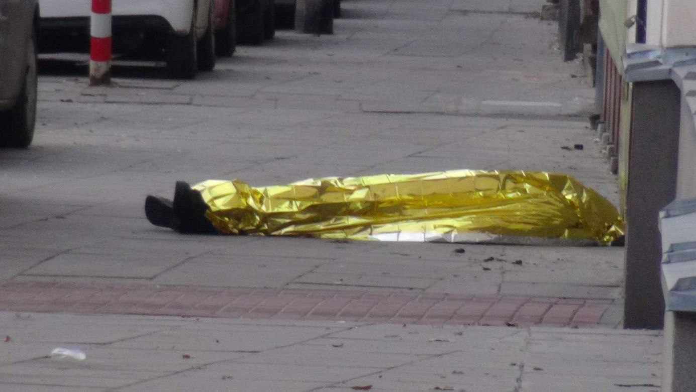 Dramatyczna akcja ratunkowa na warszawskiej Pradze. Upadł na ziemię i umarł