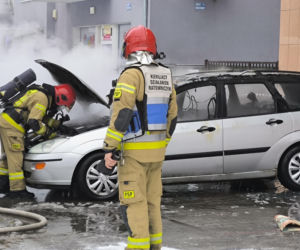 Pożar auta w Lesznie