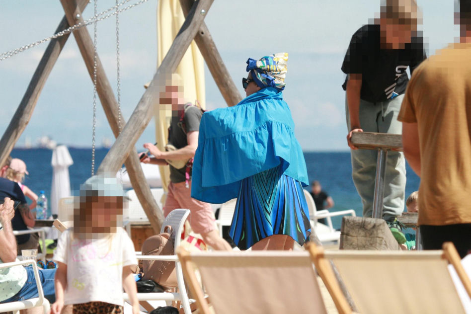 Justyna Sieńczyłło na plaży