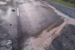 Wypadek w Smęgorzowie. W zderzeniu osobówki z tirem na DK73 ucierpiały 4 osoby