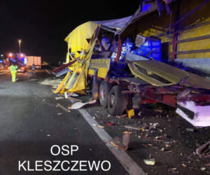 Groźny wypadek dwóch ciężarówek na A2 koło Poznania. Został z nich złom 