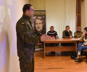 W Toruniu na siarczystym mrozie szkolą się cywile