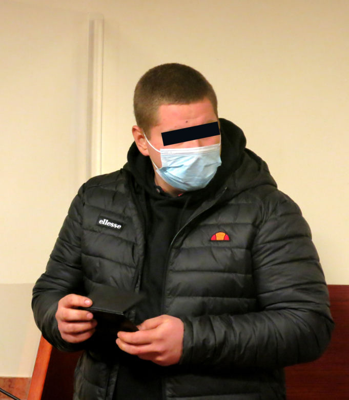 Okradli mieszkanki Białegostoku metodą „na policjanta”. Ruszył proces