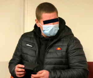 Okradli mieszkanki Białegostoku metodą „na policjanta”. Ruszył proces