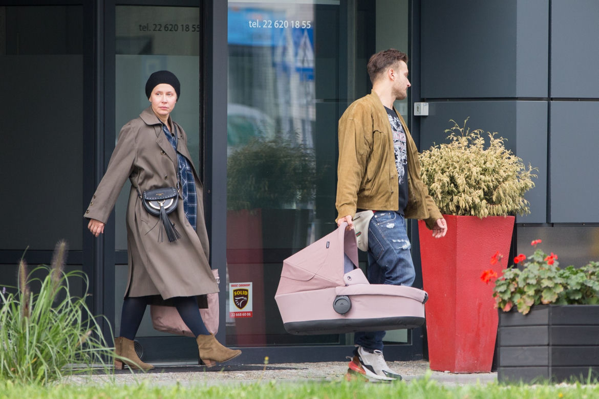 Piotr Stramowski i Katarzyna Warnke pierwszy spacer z dzieckiem