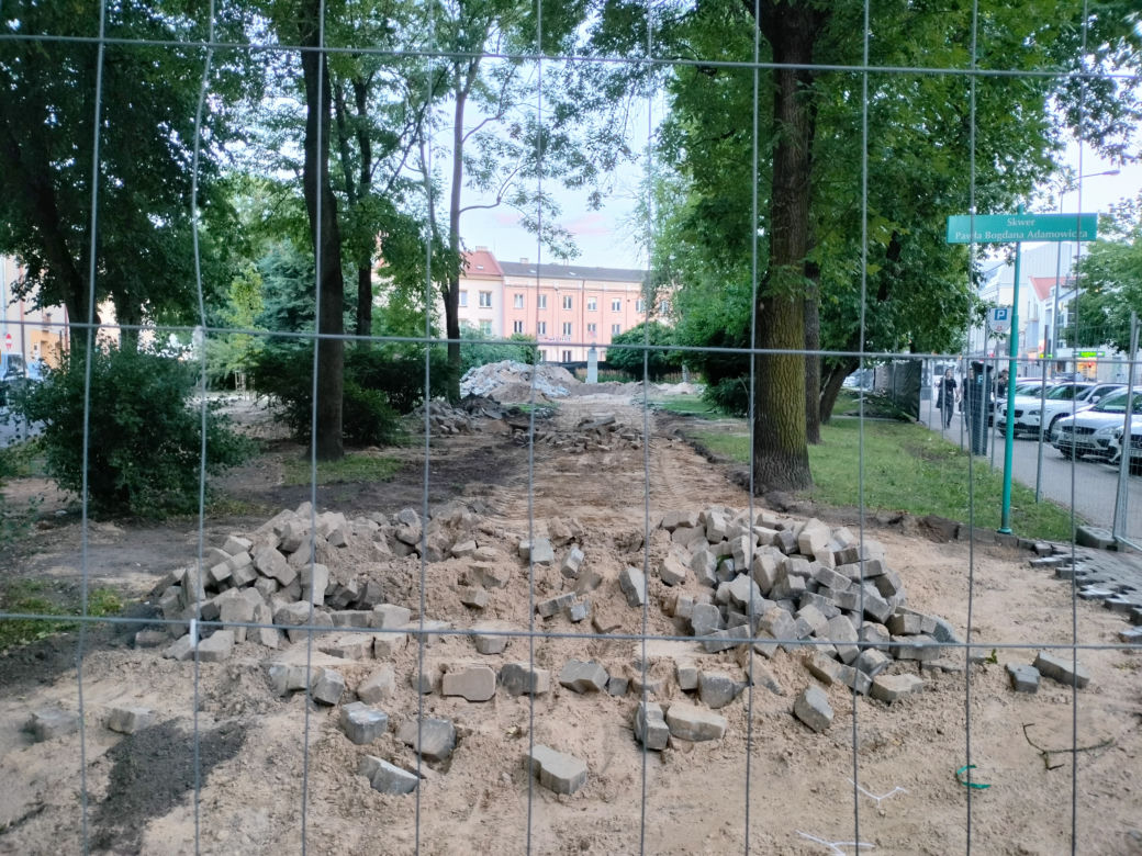 Trwa remont Skweru Pawła Bogdana Adamowicza w Białymstoku