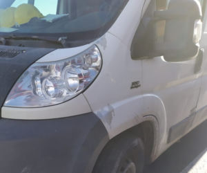 Wypadek na drodze wojewódzkiej pod Lesznem. Jedna osoba trafiła do szpitala