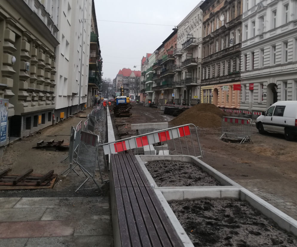 Remont ulic Królowej Jadwigi i Bohaterów Getta Warszawskiego