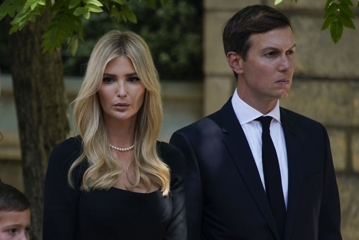 Ivana Trump pochowana na polu golfowy. To przekręt podatkowy Donalda Trumpa?