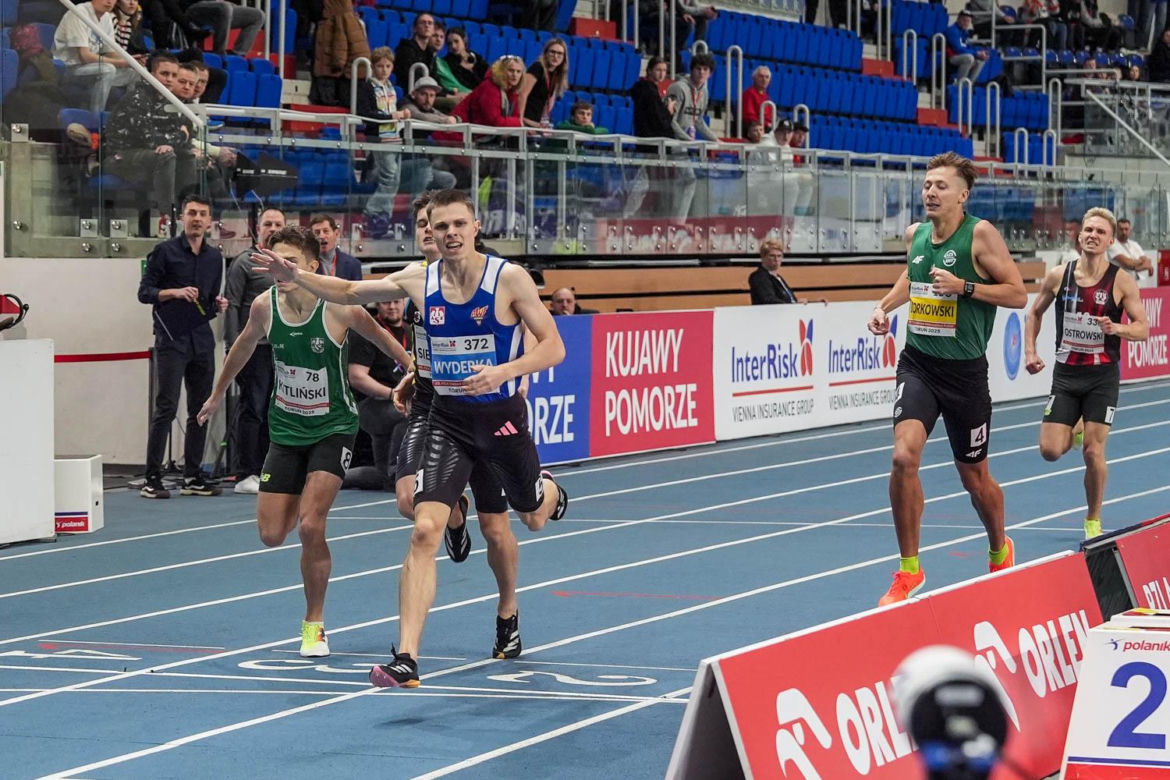 Halowe Mistrzostwa Polski 2025 w Arenie Toruń. Zdjęcia kibiców z trybun i sportowców