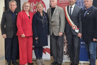 Nie bal, a szkolna aula! Niezwykłe szarfowanie marszałka Parady Pułaskiego w New Jersey