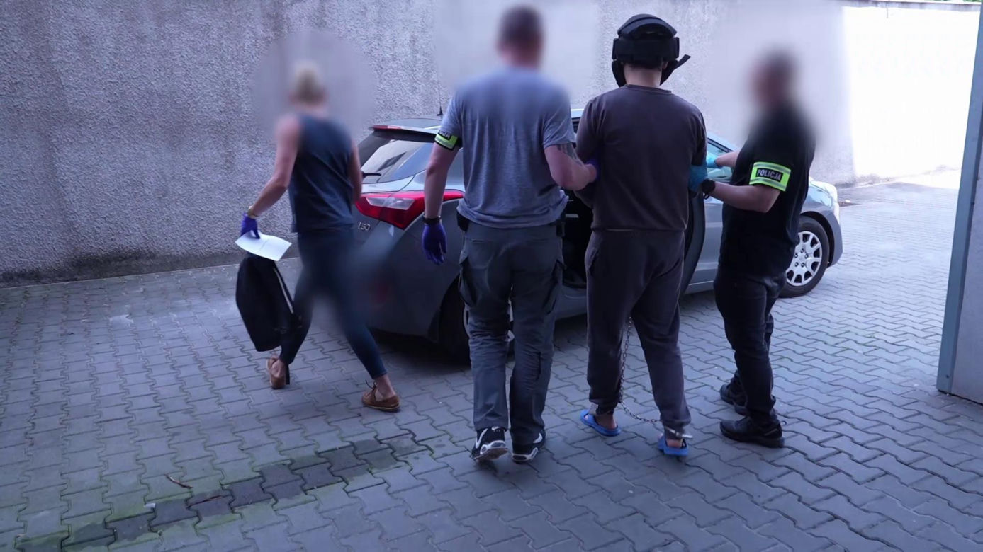 Podwójne morderstwo w Krakowie. Syn ofiar odpowie za zbrodnię ze szczególnym okrucieństwem [ZDJĘCIA]