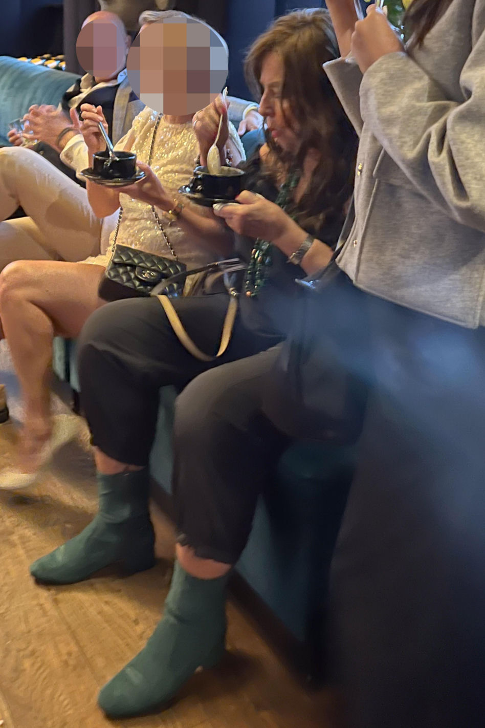 Agnieszka Perepeczko je, pije i tańcuje w środku nocy