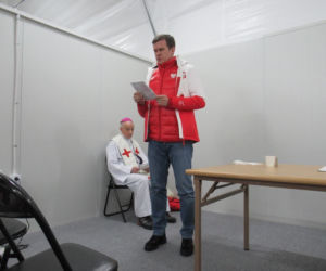 Minister Witold Bańka podczas mszy w Pjongczangu