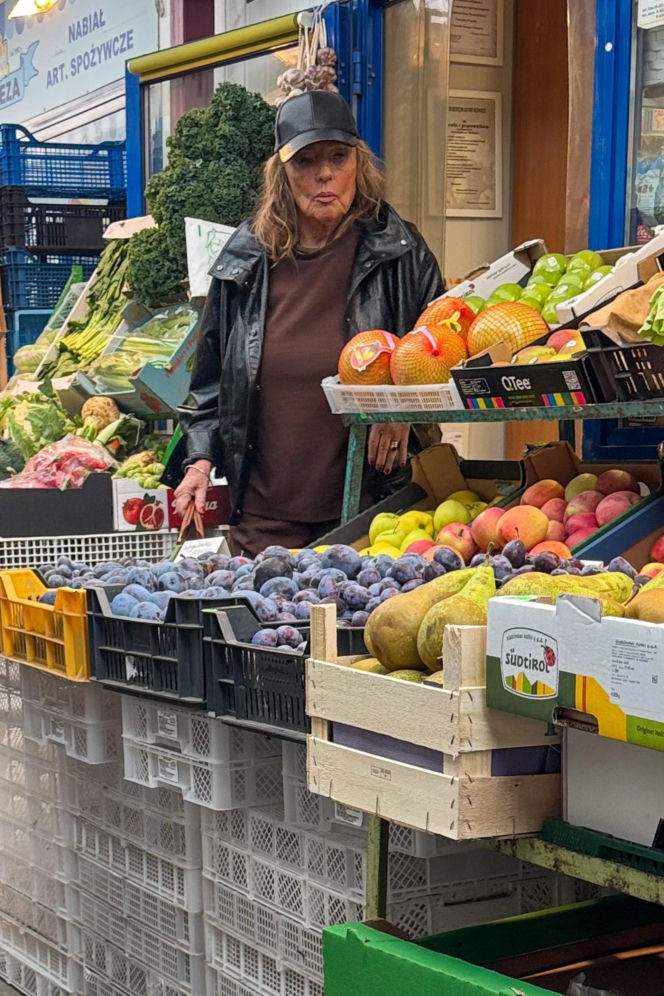 Agnieszka Fitkau-Perepeczko  na bazarku