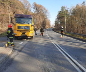 Czerniec. Koło ODPADŁO od ciężarówki! Trafiło w inny pojazd