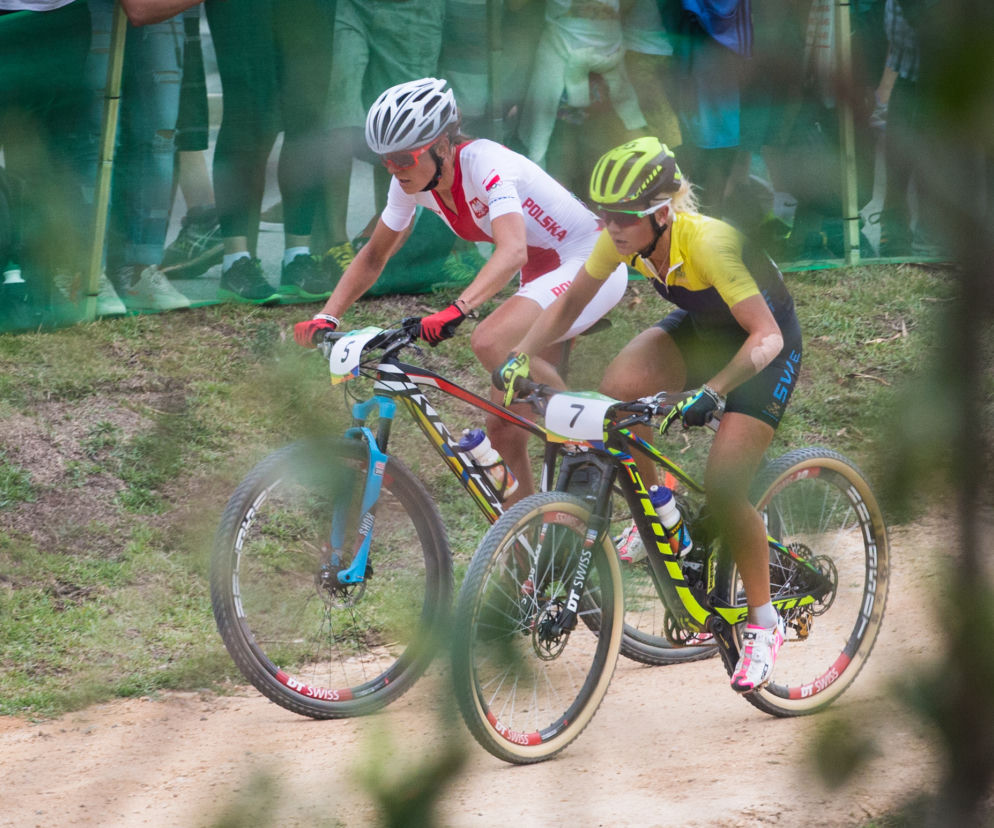 Maja Włoszczowska (w głębi)
