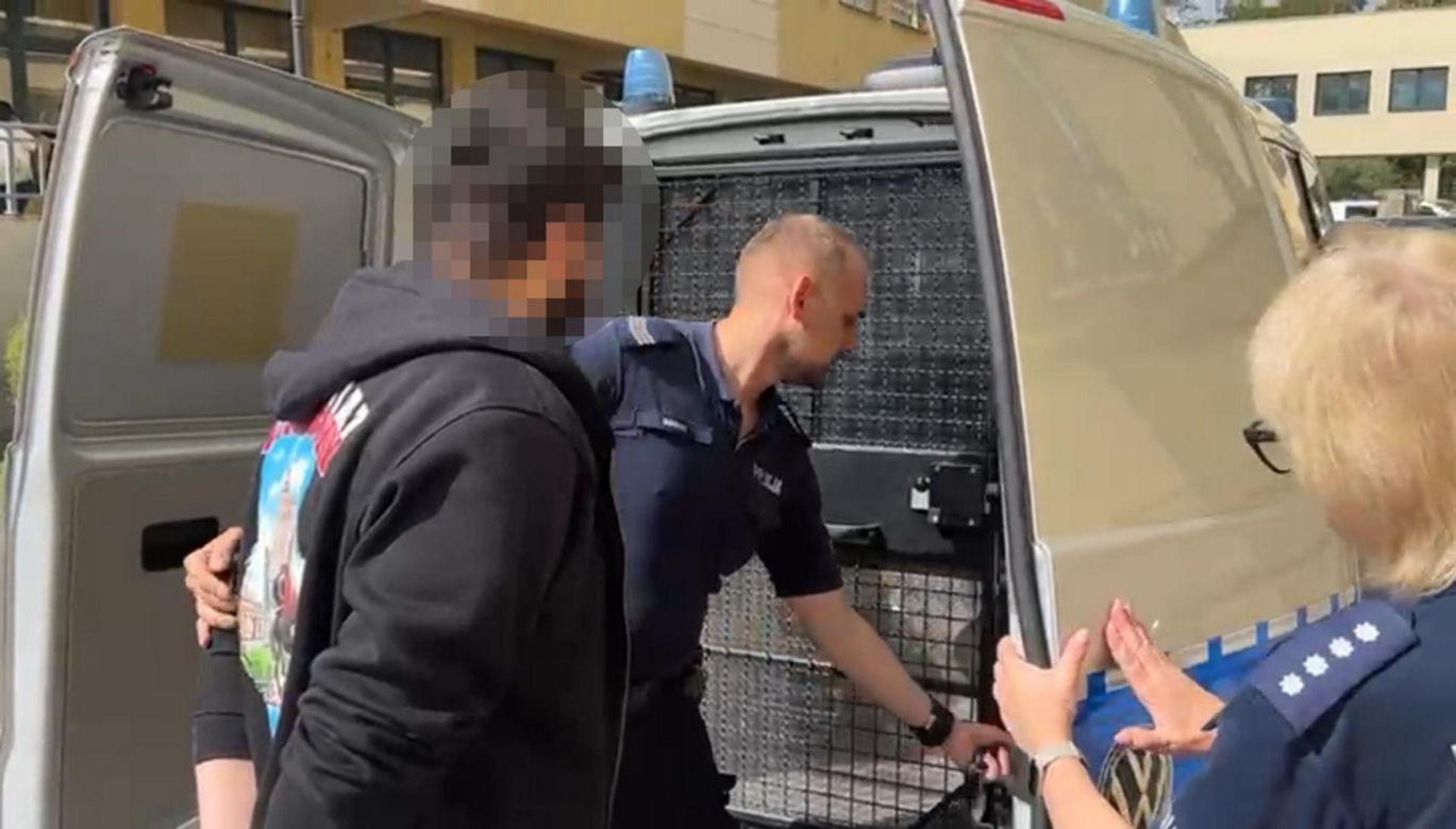Zakazy, alkohol, poszukiwani. Kto tak naprawdę wozi nas po Warszawie?