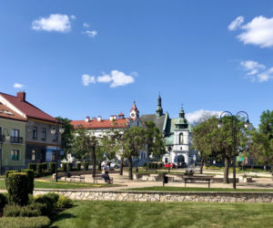 To miasto w województwie małopolskim ma jeden z najpiękniejszych rynków. Olśniewa również zabytkowym ratuszem