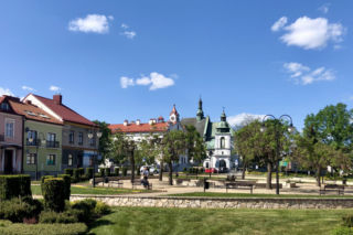 To miasto w województwie małopolskim ma jeden z najpiękniejszych rynków. Olśniewa również zabytkowym ratuszem