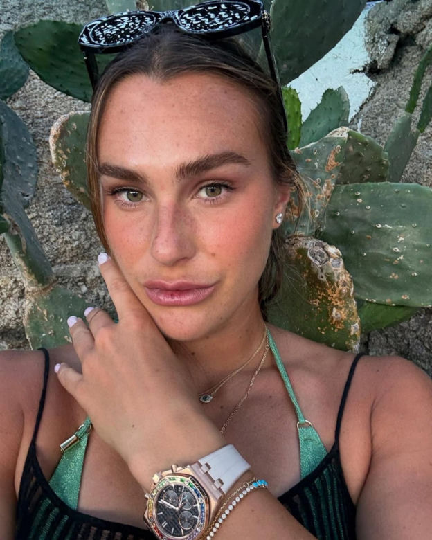 Spocona Aryna Sabalenka po treningu
