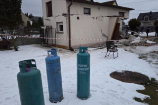 Wybuch gazu w domu jednorodzinnym. 88-letnia kobieta ciężko ranna