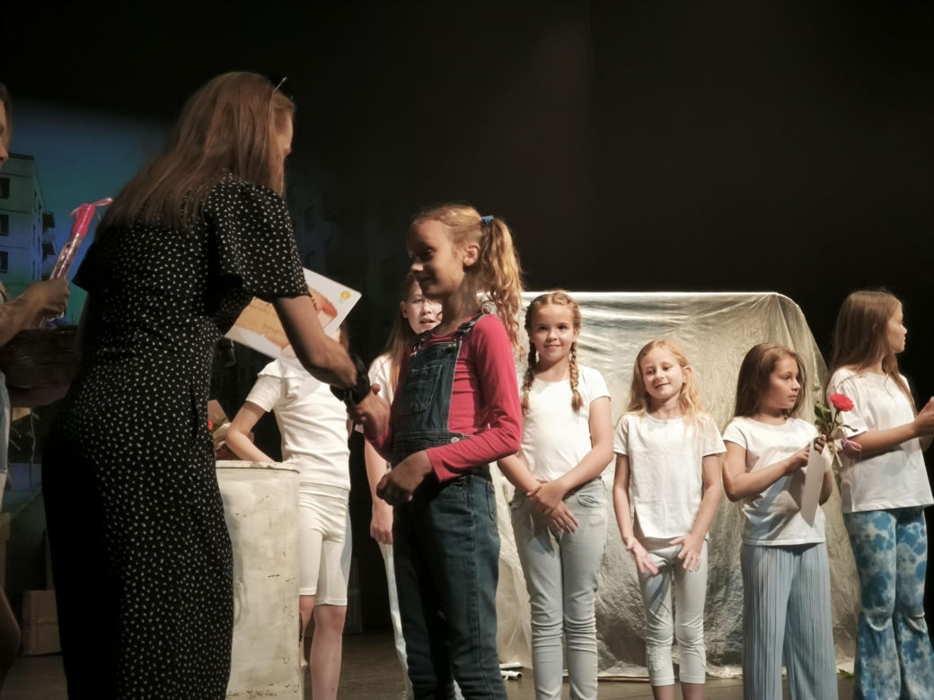 Spektakl na zakończenie warsztatów teatralnych w Teatrze Miejskim w Lesznie 