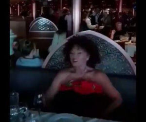 Takiej Agnieszki Perepeczko jeszcze nie było. Bujne loki skradły całe show