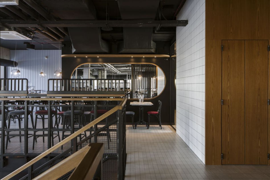 Seafood Station Restaurant & Oyster Bar w Warszawie projektu pracowni Sikora Wnętrza