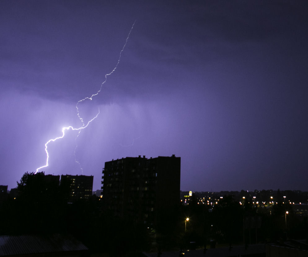 Po ogromnych upałach nadejdą POTĘŻNE NAWAŁNICE. Synoptycy wydali pilne ostrzeżenia