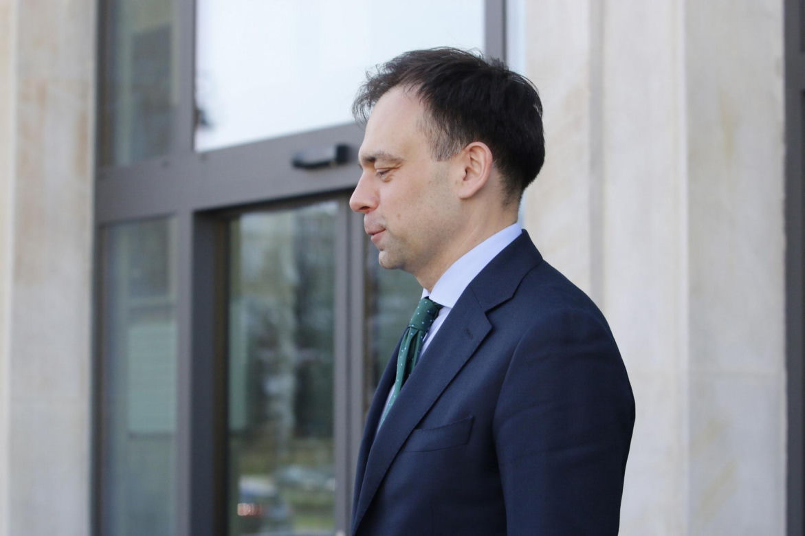Spotkanie ministra finansów z robotem