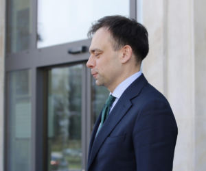 Spotkanie ministra finansów z robotem