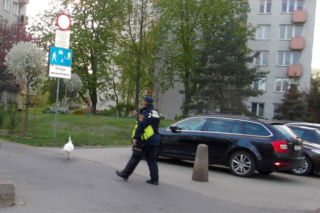 Niecodzienna eskorta strażników miejskich z Warszawy