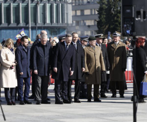 Rocznica katastrofy smoleńskiej. Prezydent Nawrocki uczcił pamięć zmarłych
