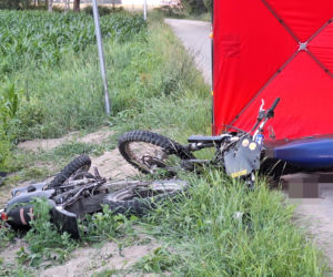 Potworne zderzenie motocyklistów. Ratownicy godzinę walczyli o życie 18-latka