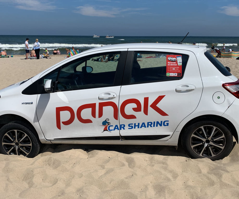 Autem na minuty wjechał na plażę