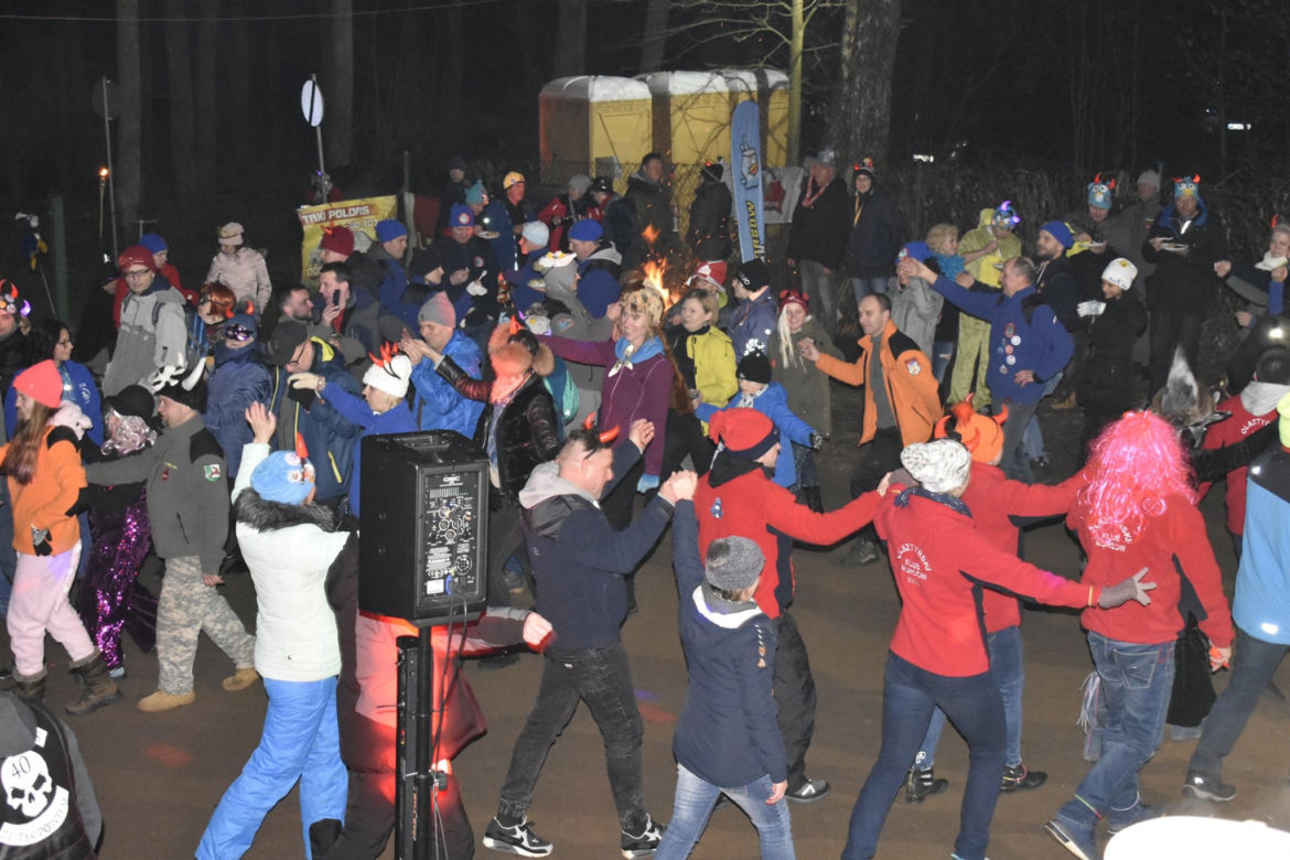 Dobre Miasto: V Jubileuszowa Karnawałowa Noc Morsów. Przyjechało ponad 400 osób z całej Polski [ZDJĘCIA]
