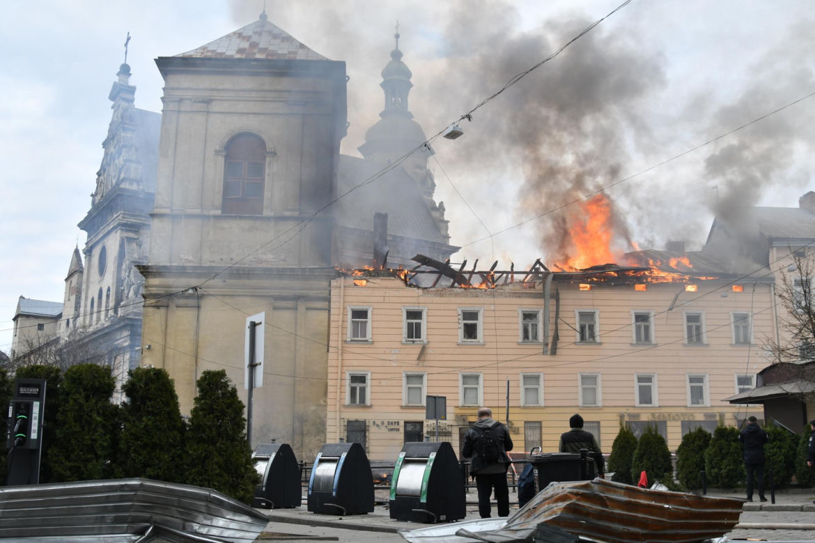 PILNE! Rosjanie zaatakowali pełne cywilów centrum Lwowa! Są nagrania