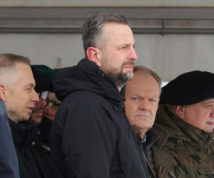 Premier i szef MON na poligonie w Zielonce obserwowali testy bezzałogowców